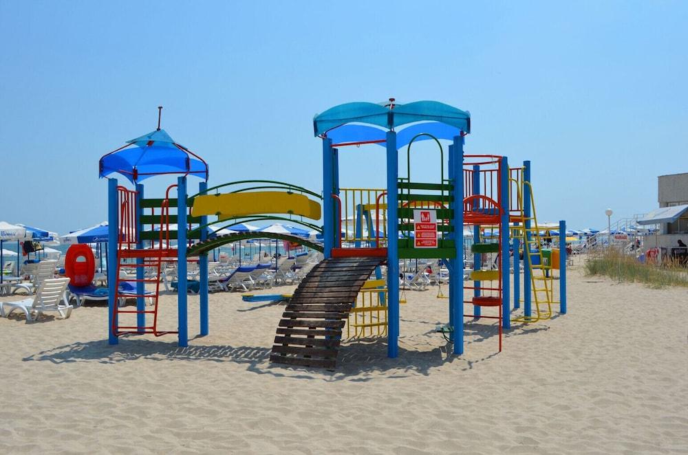Хотел елица